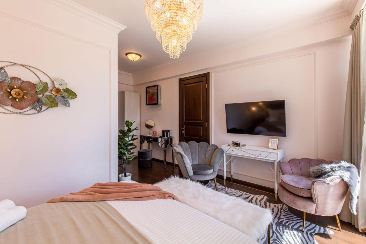 Holt Old Town Luxury Suites With Balcony Bukarest Exterior foto