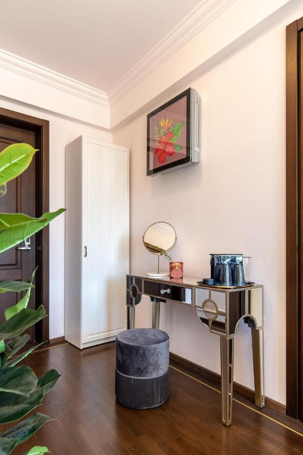 Holt Old Town Luxury Suites With Balcony Bukarest Exterior foto